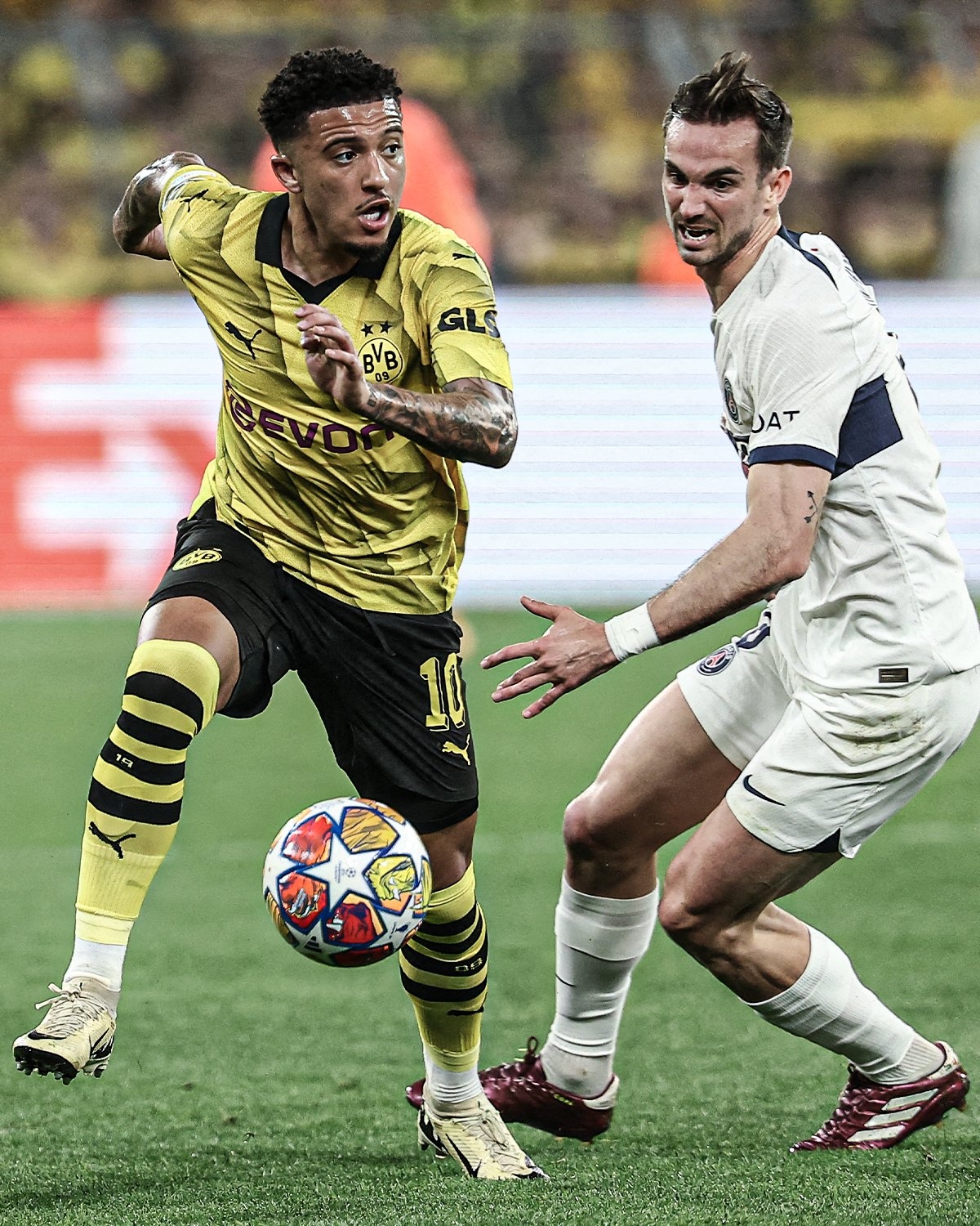 多特蒙德主场战胜曼联，取得重要的三分