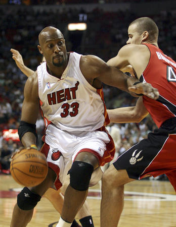 包含猛龙力克热火，王哲林点燃赛场的词条