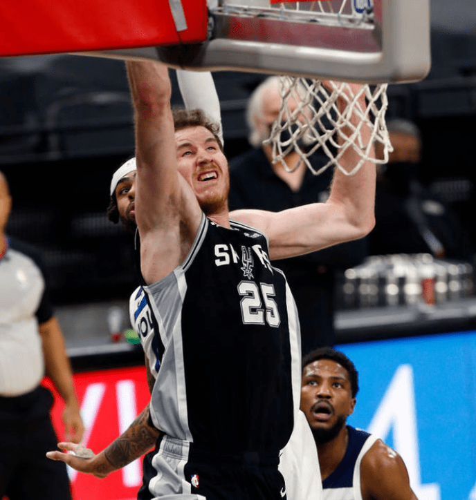 开云体育平台APP-阿斯顿马丁逆转哈斯车队，拉塞尔状态火热的简单介绍